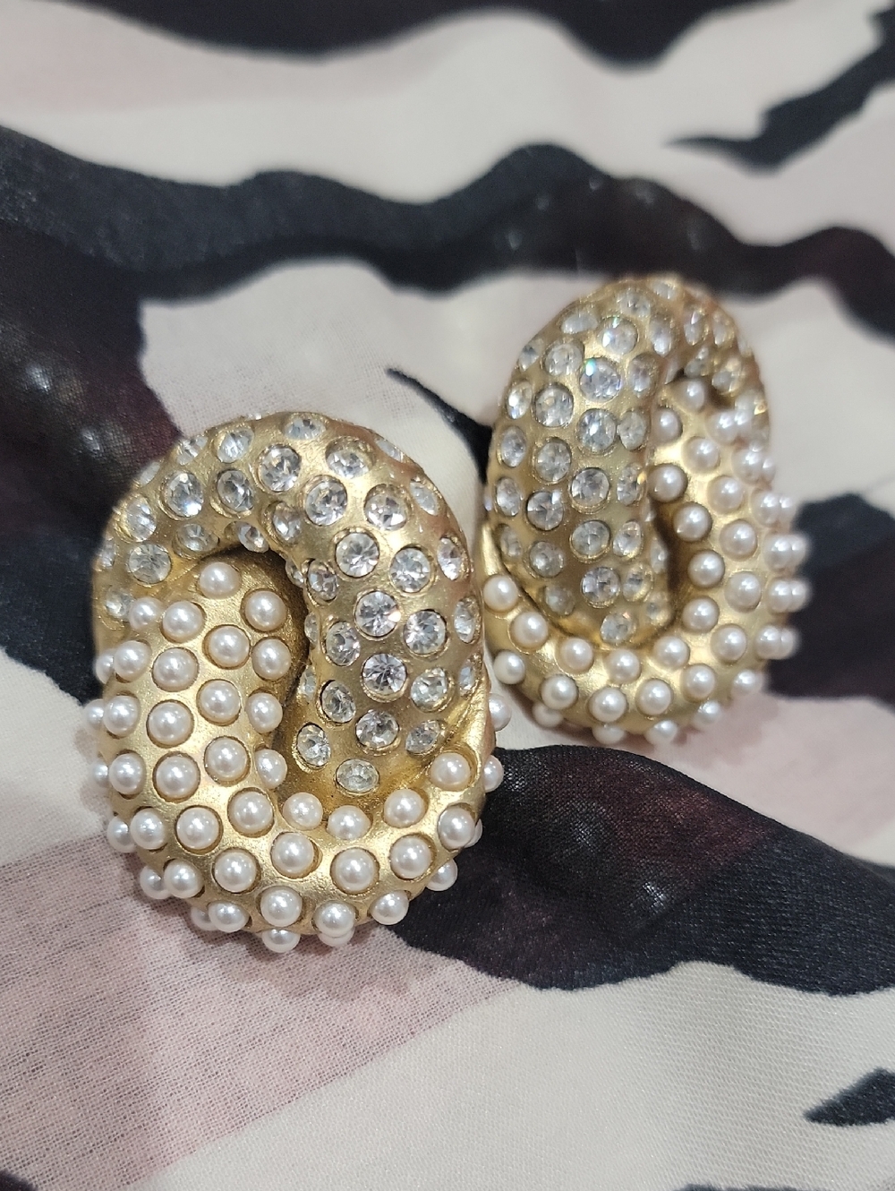 Vtg. Jewellians Statement Earrings